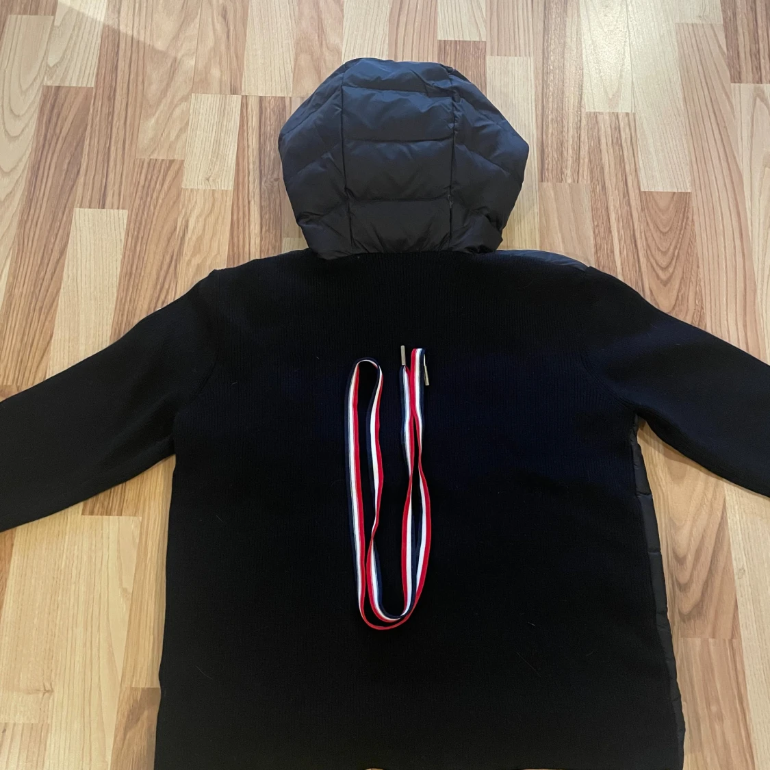 Svart Moncler pufferjacka med huva - 1