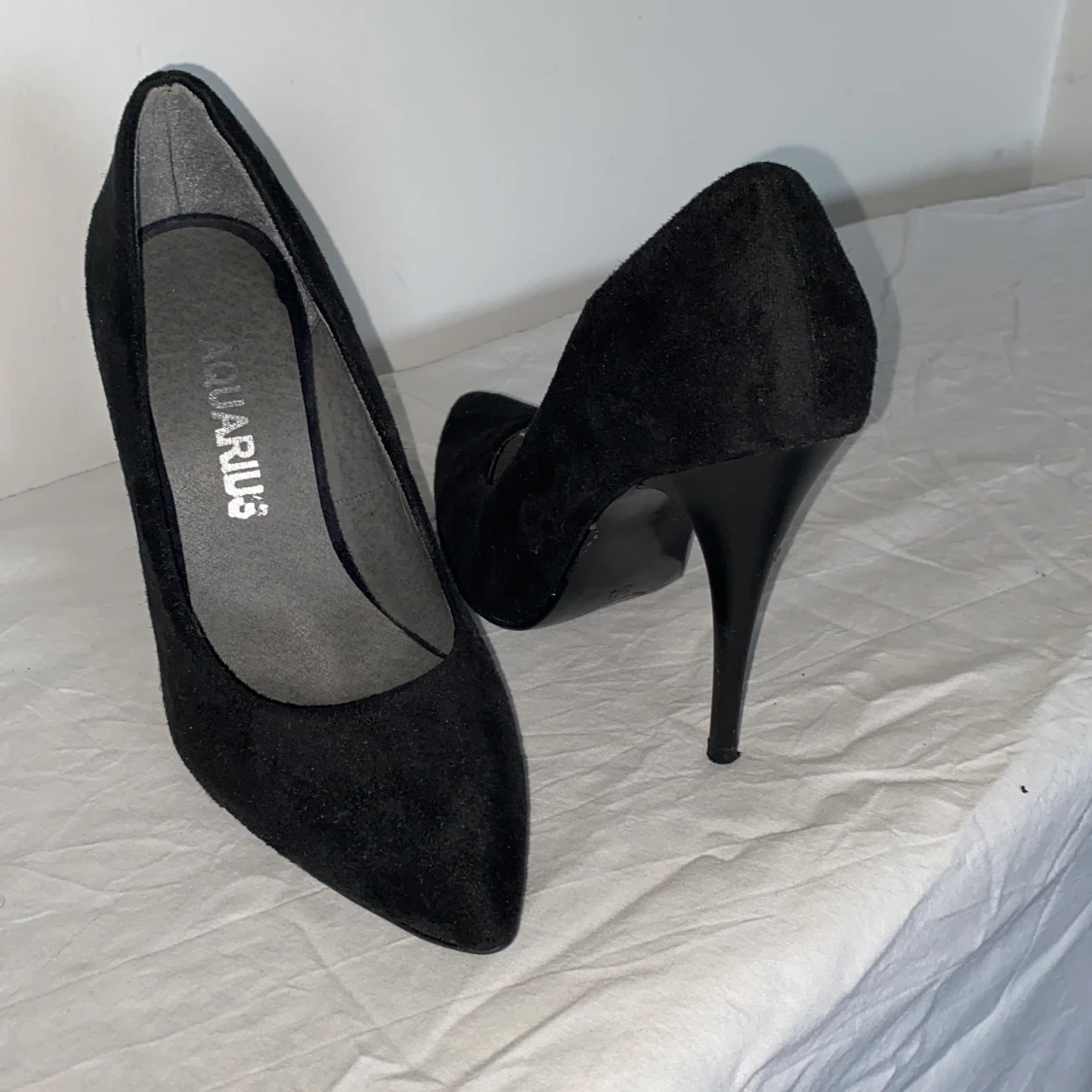 Svarta pumps från Aquarius med klack - 2