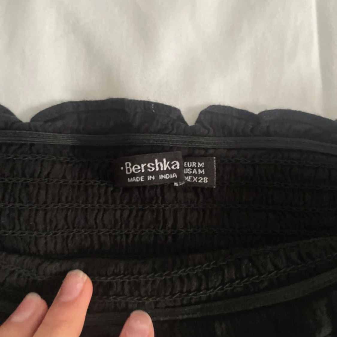 Svart offshoulder blus från Bershka - 2