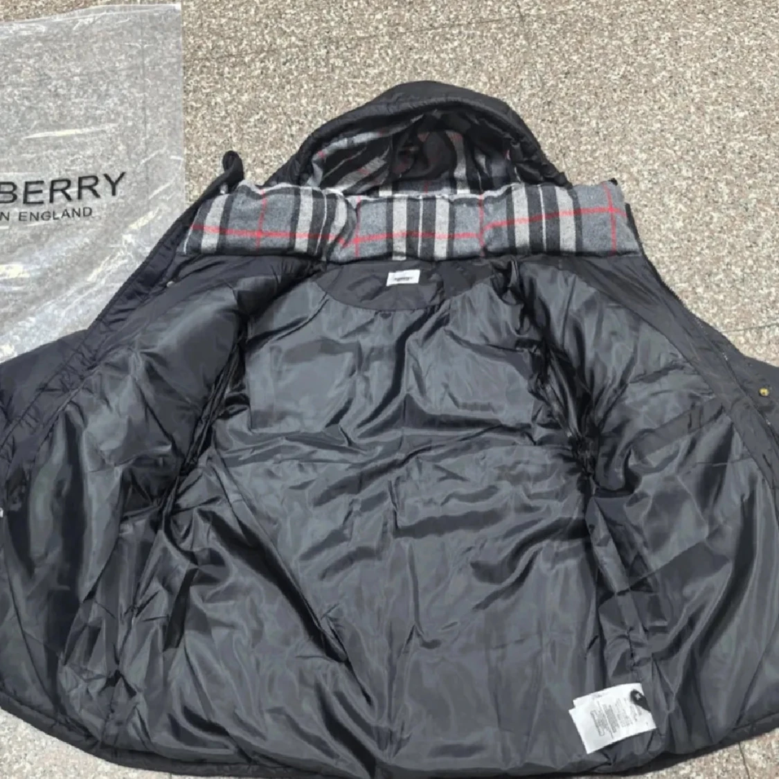 Svart pufferjacka från Burberry - 2