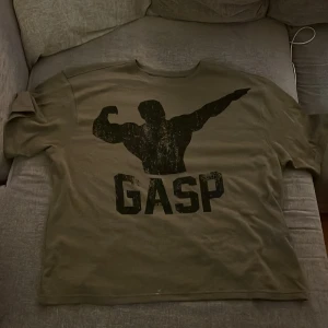 grön GASP thermal tee - Säljer en olivgrön  tröja från GASP i storlek M. 