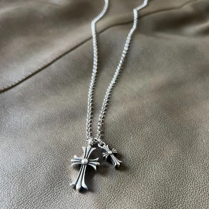 Duo Rockstar Cross - 60 cm chain. 