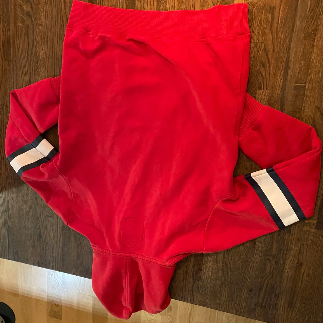 Röd hoodie från Superdry med tryck - 4