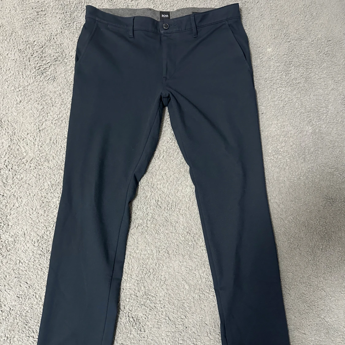 Mörkblå kostymbyxor från Hugo Boss