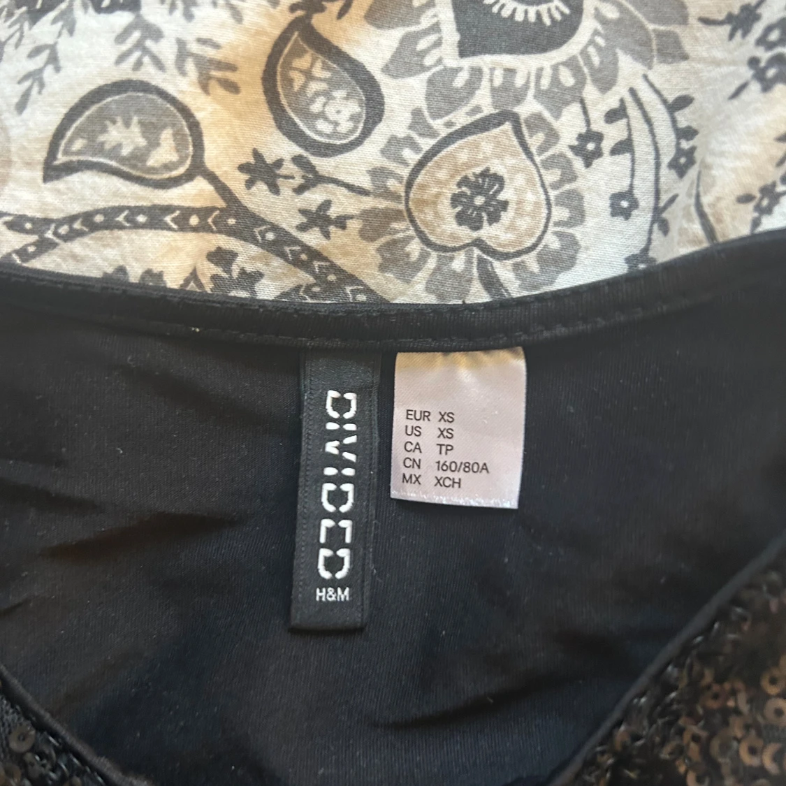 Svart paljettopp från H&M Divided XS - 2