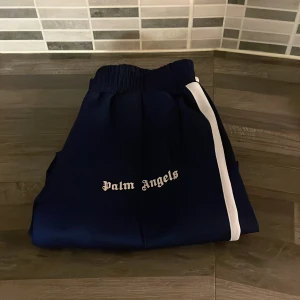 Palm Angels byxor  - För stora så vill ha såld dem! Pris går att diskutera vid snabb affär! Äkta✅
