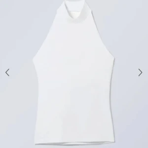 Vit polotopp  - Säljer i  VIT fast ser ut som på modellen💕