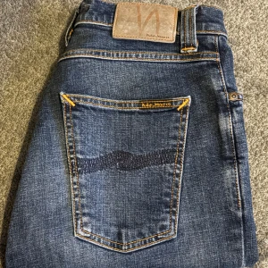 Mörkblåa Nudie Jeans - Mörkblåa Nudie Jeans||Skick 9/10||Storlek 28/30||Modell Pipe Led||Skriv vid minsta intresse||