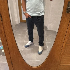 Replay jeans  - Ett par snygga byxor från Replay i storlek W31 L32 i modellen Anbbas 