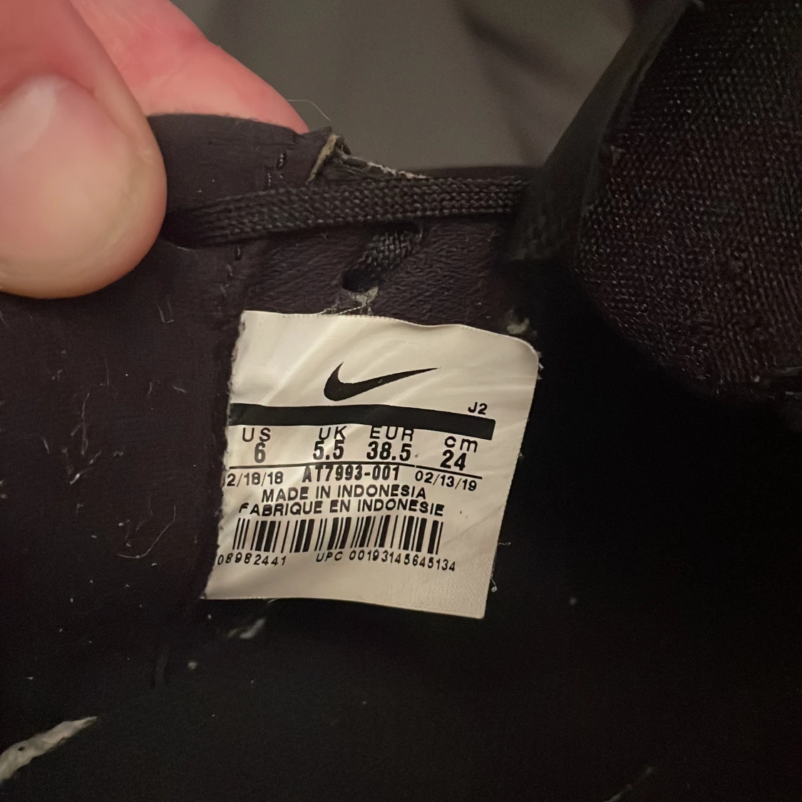 Svarta Nike fotbollsskor strl 38,5 - 2