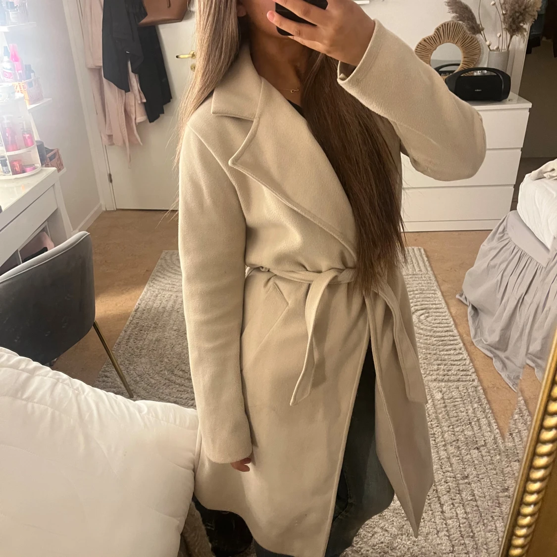 Beige kappa med bälte - 1