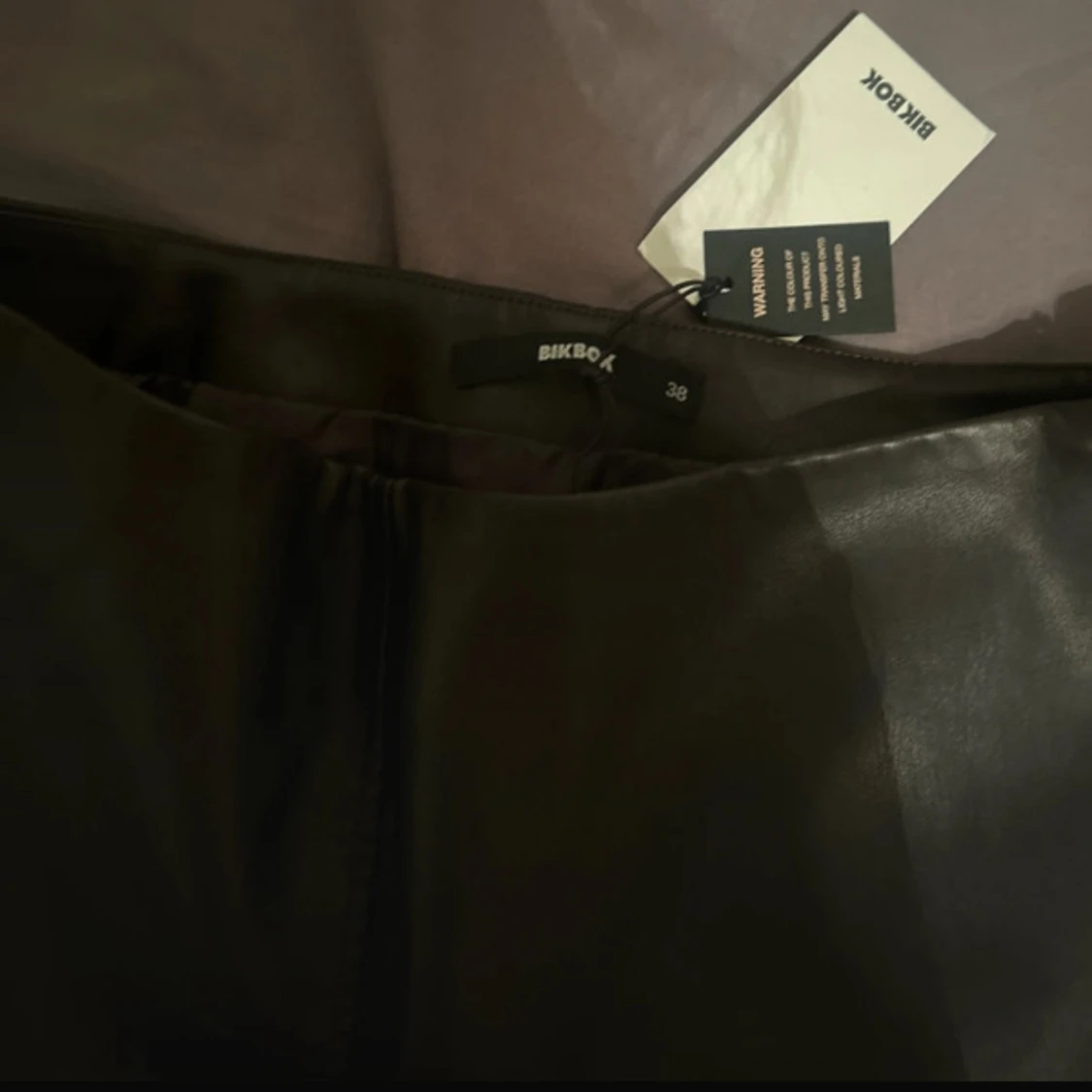 Brun skinnkjol från Bik Bok - 2