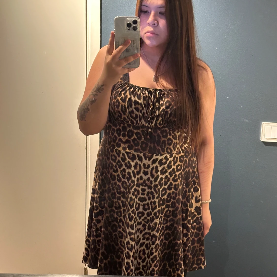 Leopardmönstrad kort klänning