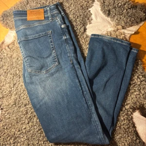 Jack & Jones Jeans - Jack & Jones jeans | Skick 9/10 | Tillbehör: Endast jeansen | Nypris: 899 SEK | Storlek: 33:34 | Pris kan diskuteras, vid fler bilder eller funderingar hör av er. 🍂🍁