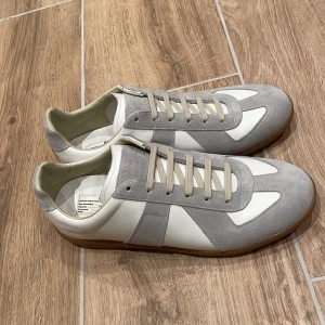 Maison Margiela skor - Perfekt skick|storlek 43|dustbag och box följer med| skriv om äkthetscertifikat och kvitto| pris går alltid att diskutera|