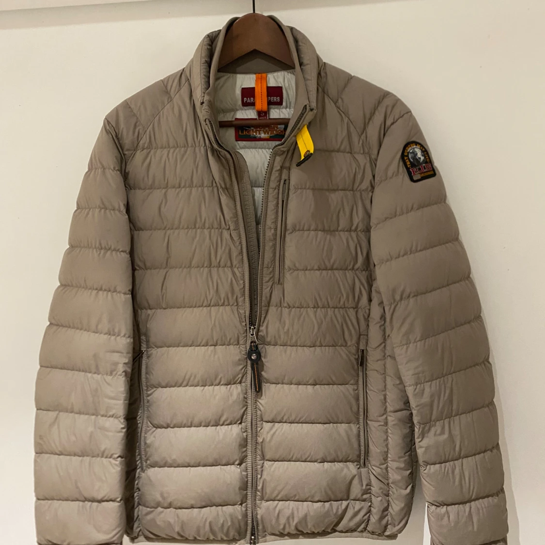 Beige pufferjacka Parajumpers S