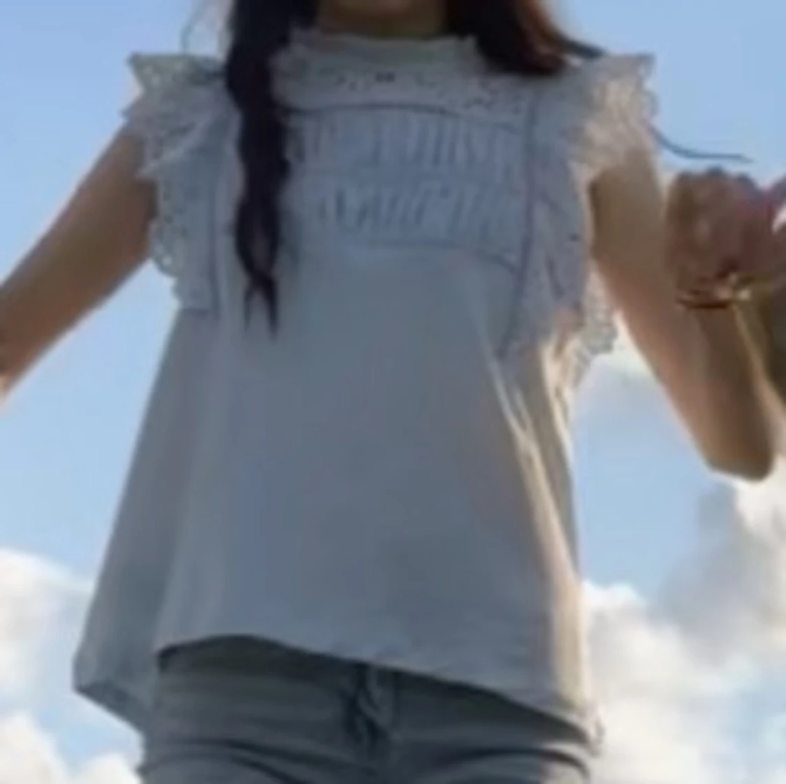 Vit blus med spets från Holly & Whyte