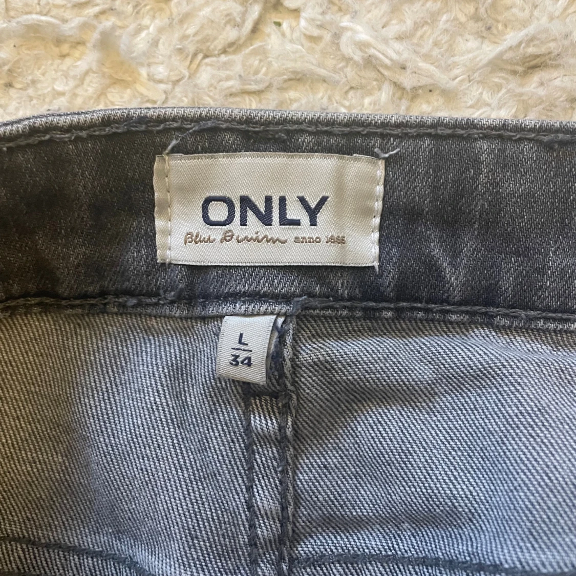 Grå jeans från ONLY, storlek L/34 - 2