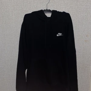 Nike hoodie - Gammal Nike hoodie som inte används längre. 