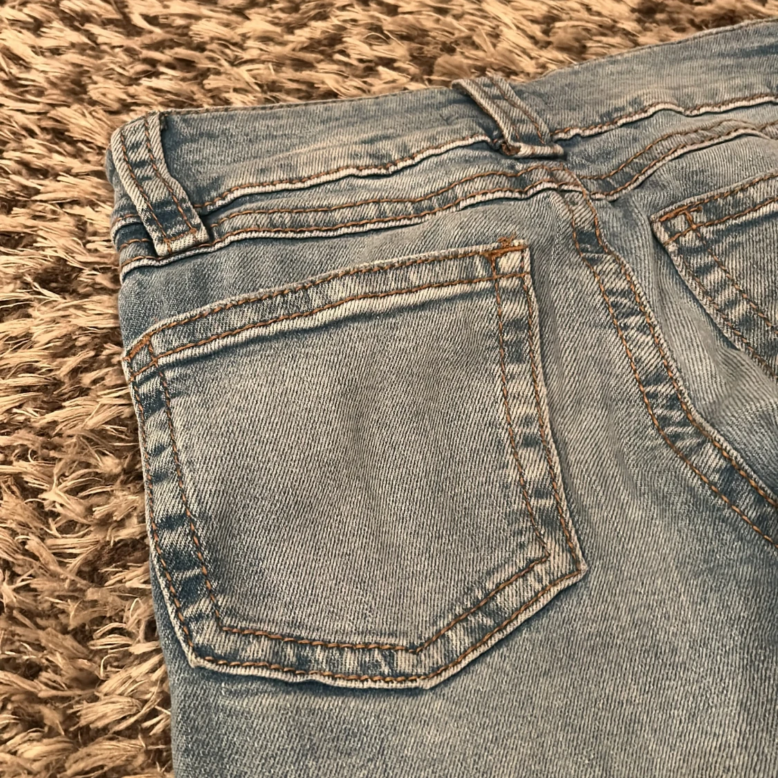 Ljusblå bootcut jeans  - 2