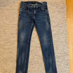 Replay Anbass jeans - Replay jeans - Modell: Anbass - Storlek: W30/L32 - skick: 9/10 - Nypris runt 2000kr