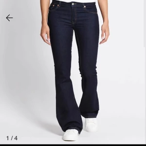 Lågmidjade jeans - Lågmidjade bootcut jeans som inte passar mig Nypris: 300kr