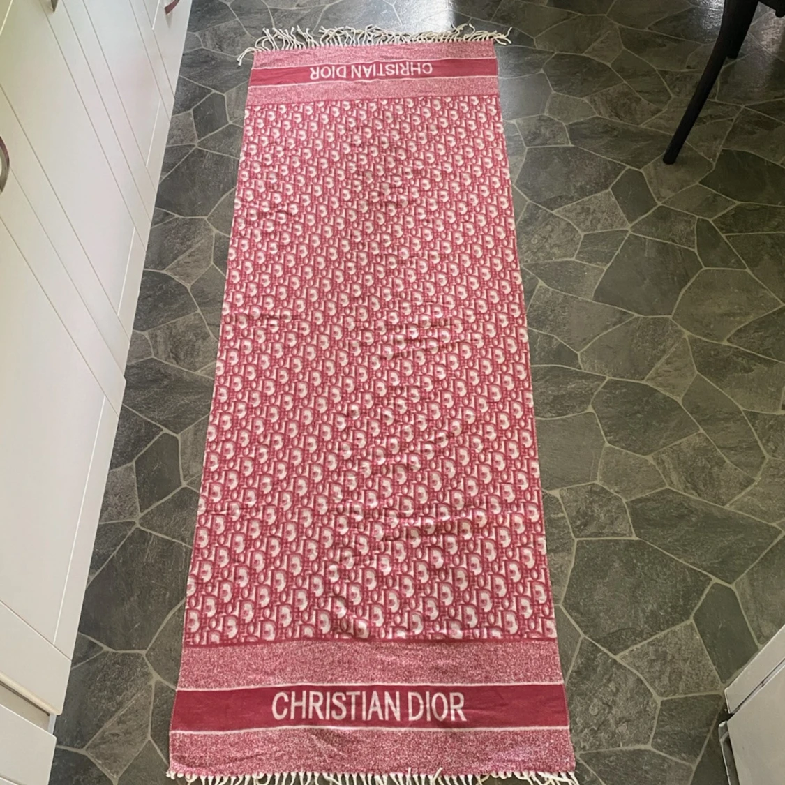 Rosa halsduk från Christian Dior