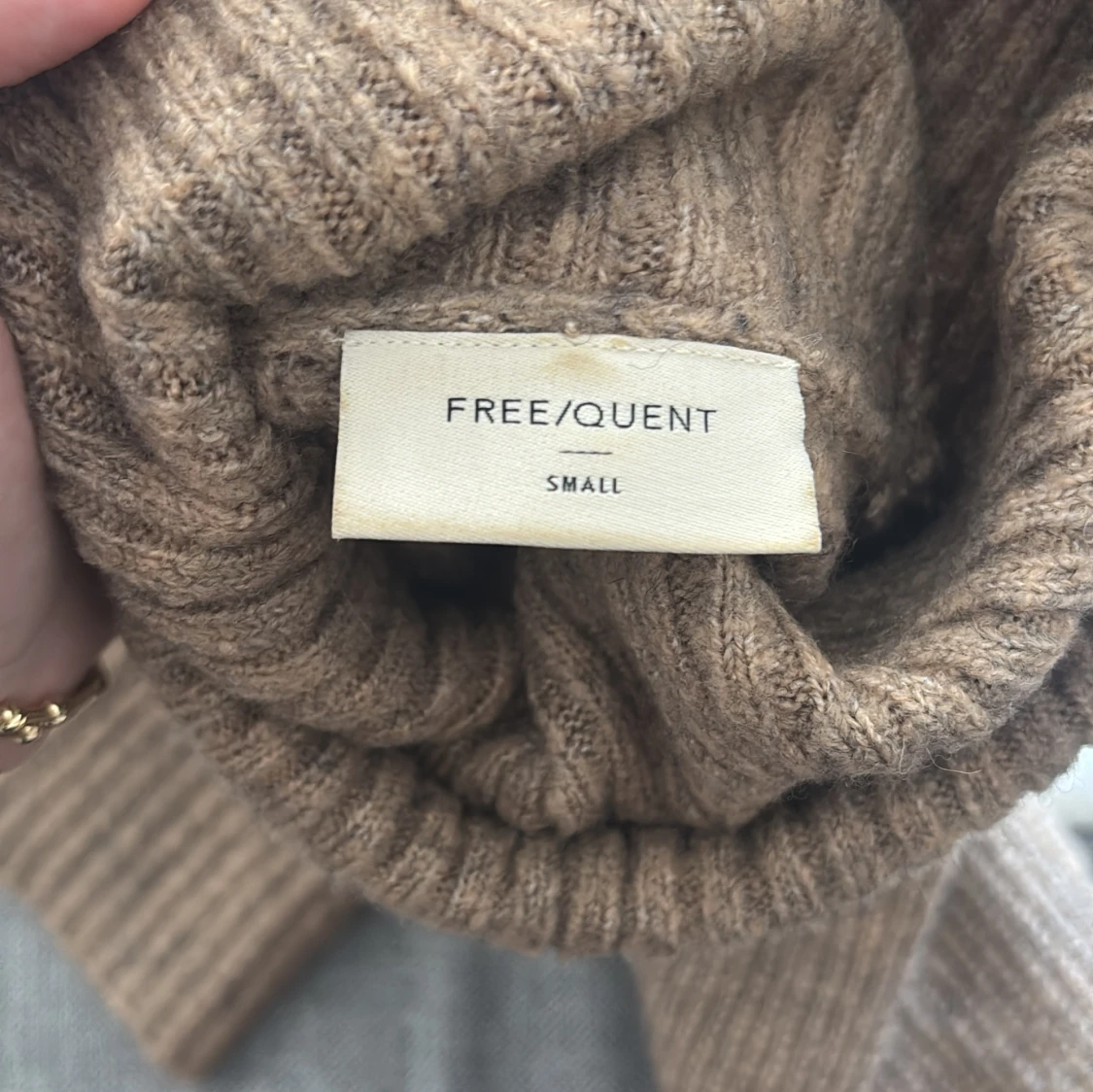 Beige polotröja från Freequent med knappar - 2