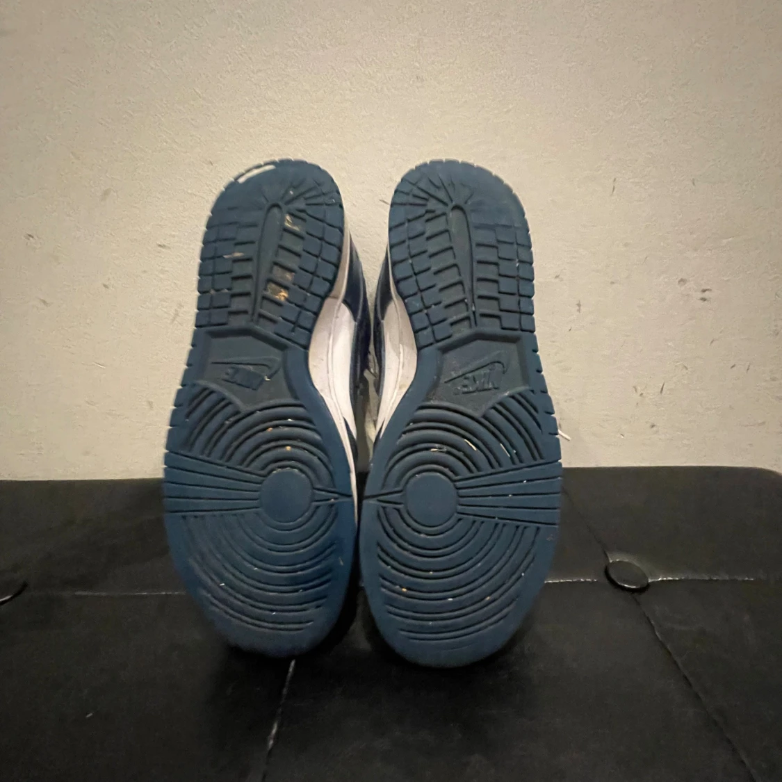 Nike Dunk Low blå och vita sneakers - 2