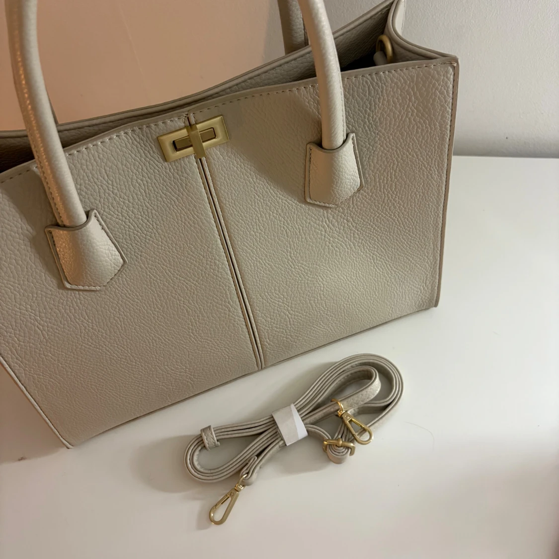 Beige handväska från Gina Tricot - 2