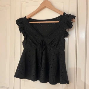 Svart blus  - Svart blus i storlek XS. Endast testad.