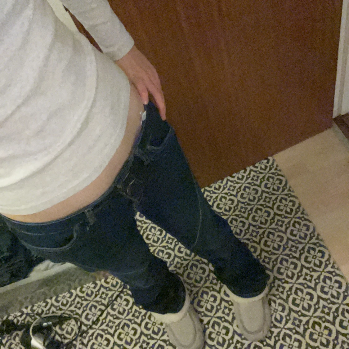 Mörkblå bootcut jeans med vita sömmar - 1