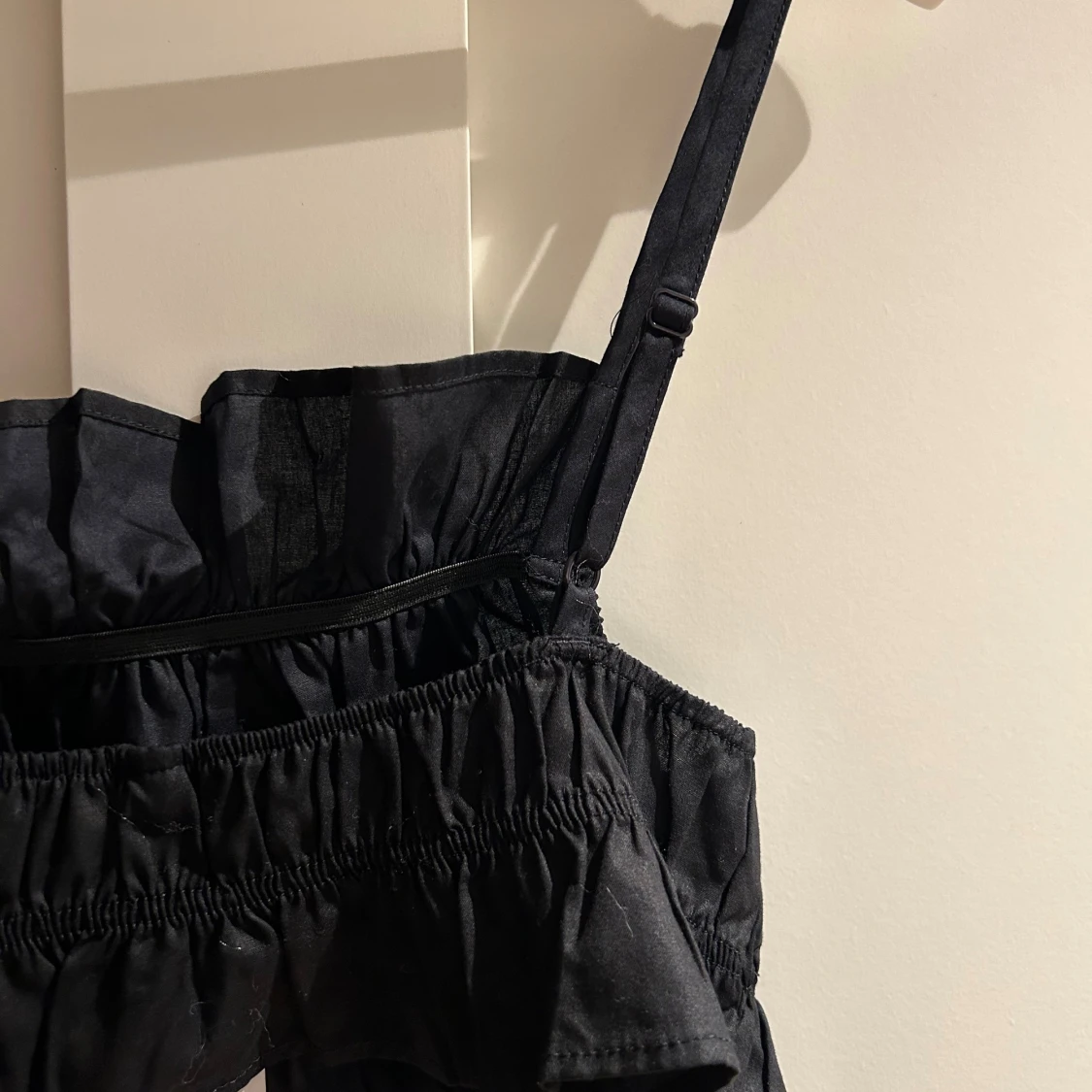 Svart volang linnetopp från H&M - 4