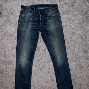 Ralph lauren jeans - Säljer nu mina denim and supply jeans från Ralph lauren. Riktigt snygg och unik tvätt. Storlek 33/32. Patchen bak har krympt lite som visas på sista bilden men inget man märker. Hör av er vid frågor!