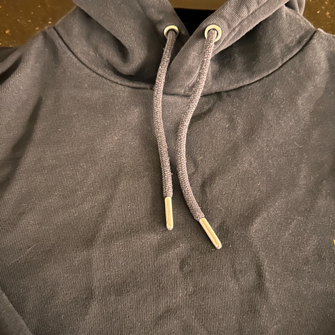 Mörkblå Fred Perry hoodie med broderi - 2