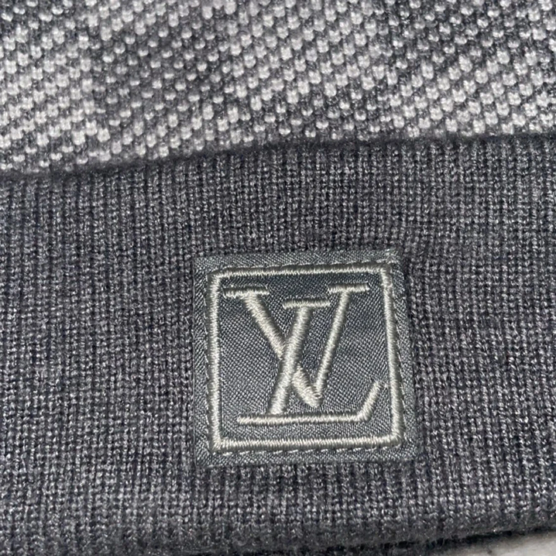 Grå rutig Louis Vuitton mössa - 3