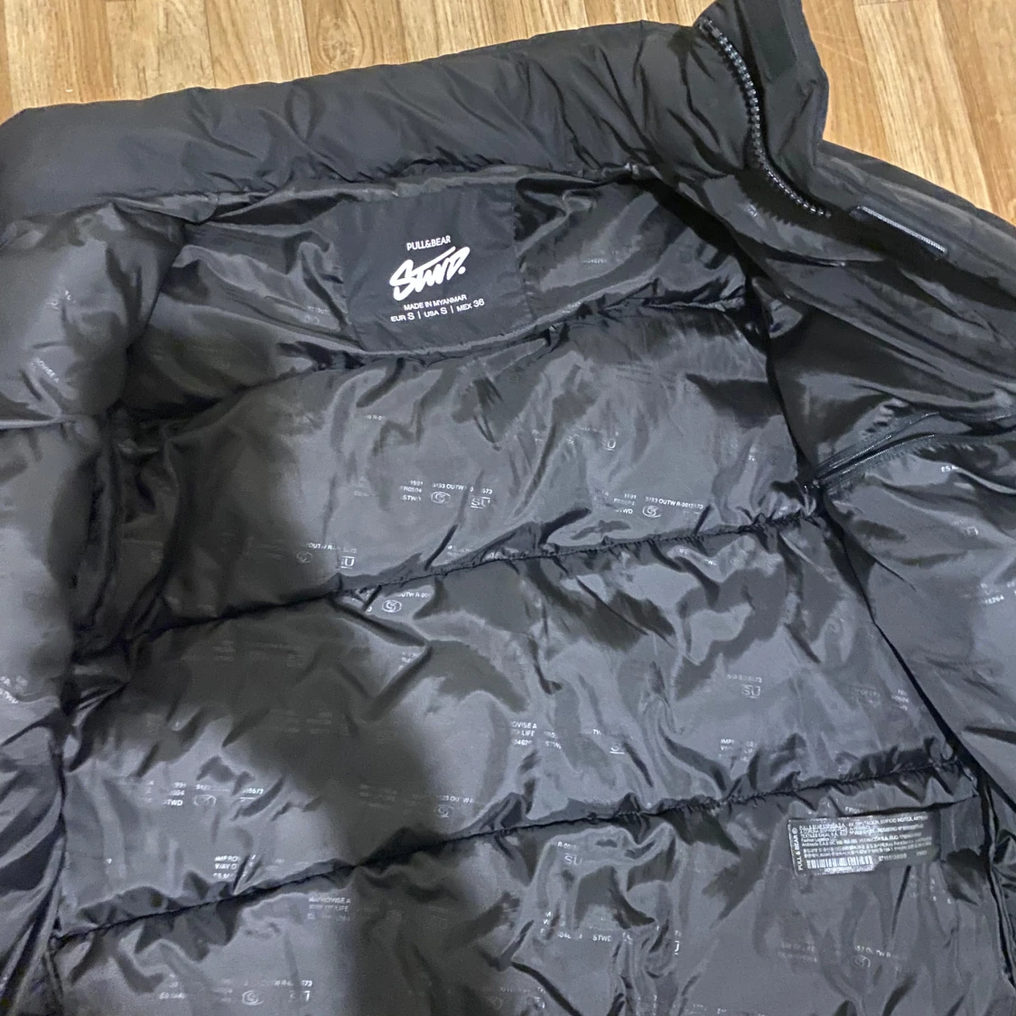 Svart pufferjacka från Pull&Bear - 1