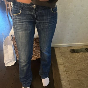 Snygga low waist jeans  - As snygg o sköna jeans! Inga defekter, pris kan diskuteras💕skriv för frågor eller annat