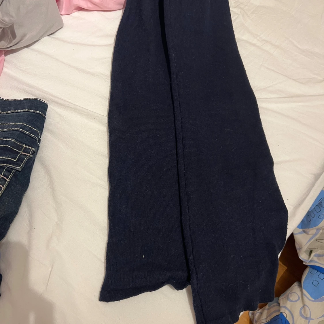 Mörkblå stickade low waist bootcut byxor - 1