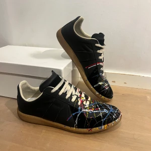 Maison margiela gats - Säljer ett par riktigt feta maison margiela gats! Dem är använda men i bra skick. Pris går att diskutera och det är bara att höra av dig om du har frågor!