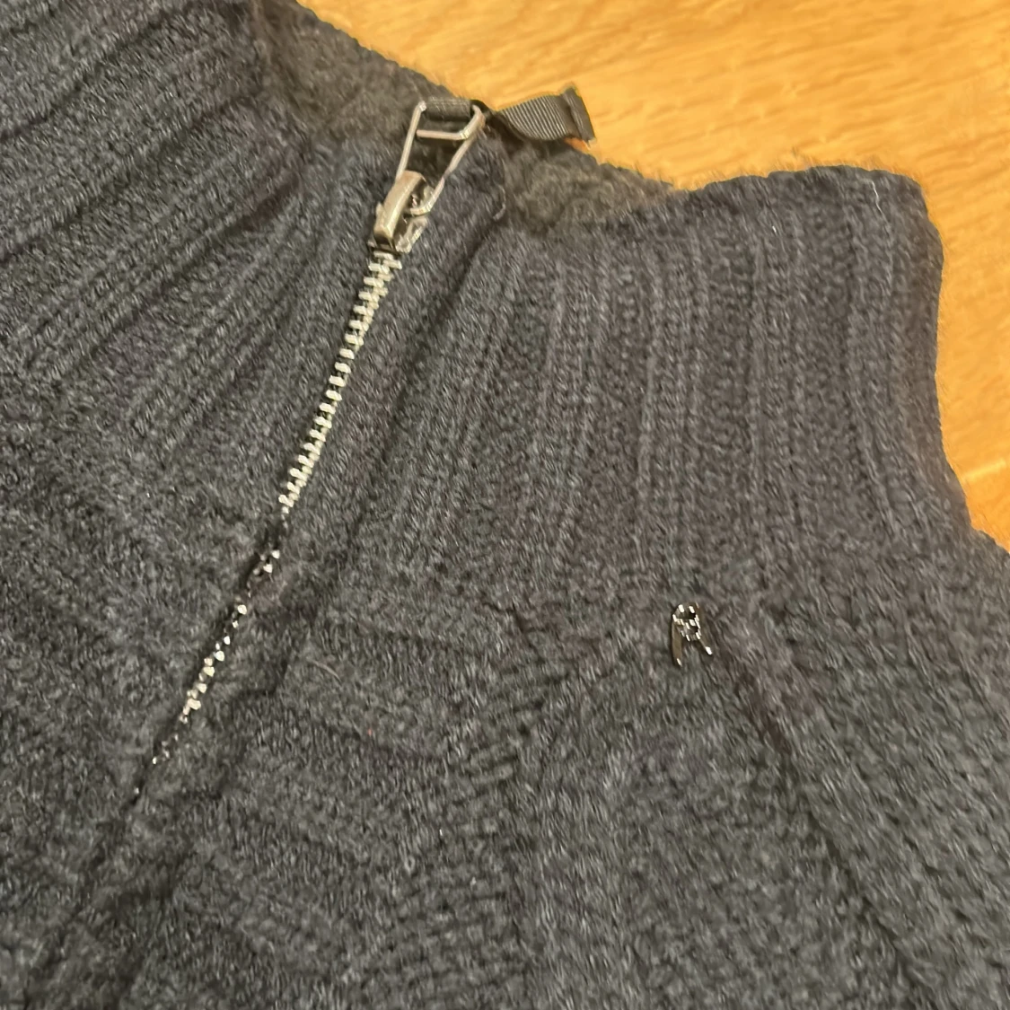 Svart stickad kofta från Replay - 3