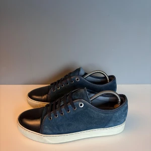 Lanvins  - Säljer ett par snygga lanvins i storlek uk6 (EU40), cond 9,5/10 nyskick! Använda ett fåtal gånger. Lite heeldrag men annars perfekt skick! Medkommer endast skor 