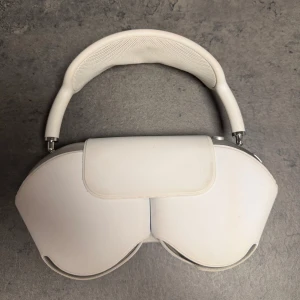 AirPods Max  - AirPods Max i fint skick. Digitalt kvitto finns
