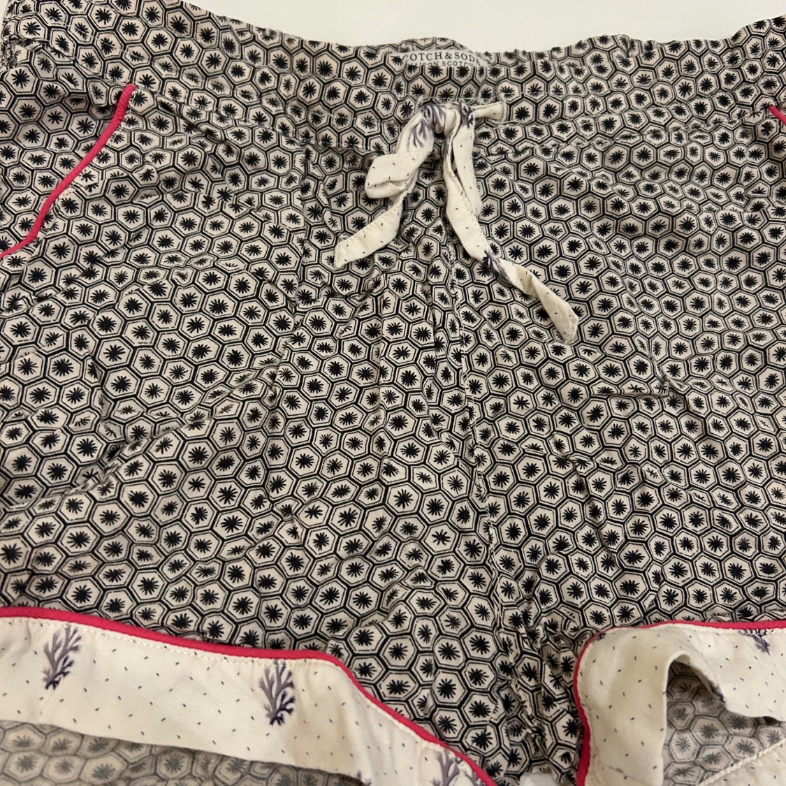 Mönstrade shorts från Scotch & Soda - 2