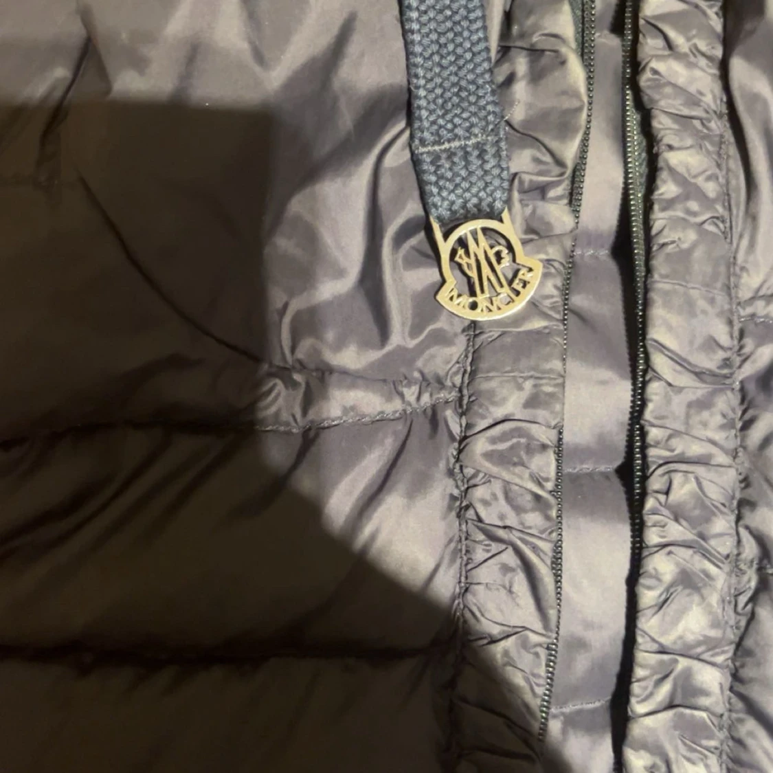 Mörkblå Moncler dunjacka med huva - 1