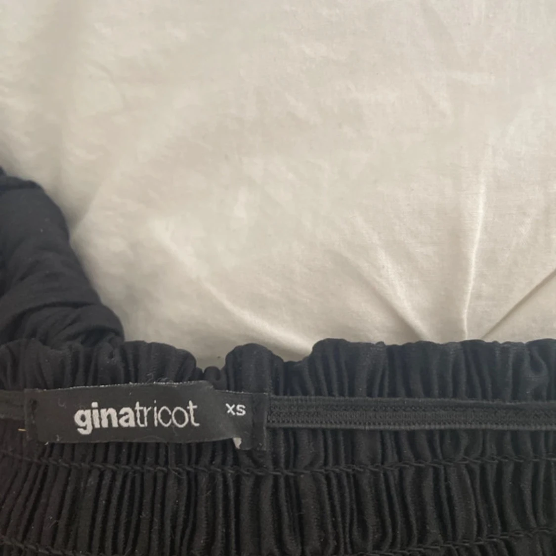 Svart offshoulder topp Gina Tricot XS - 2