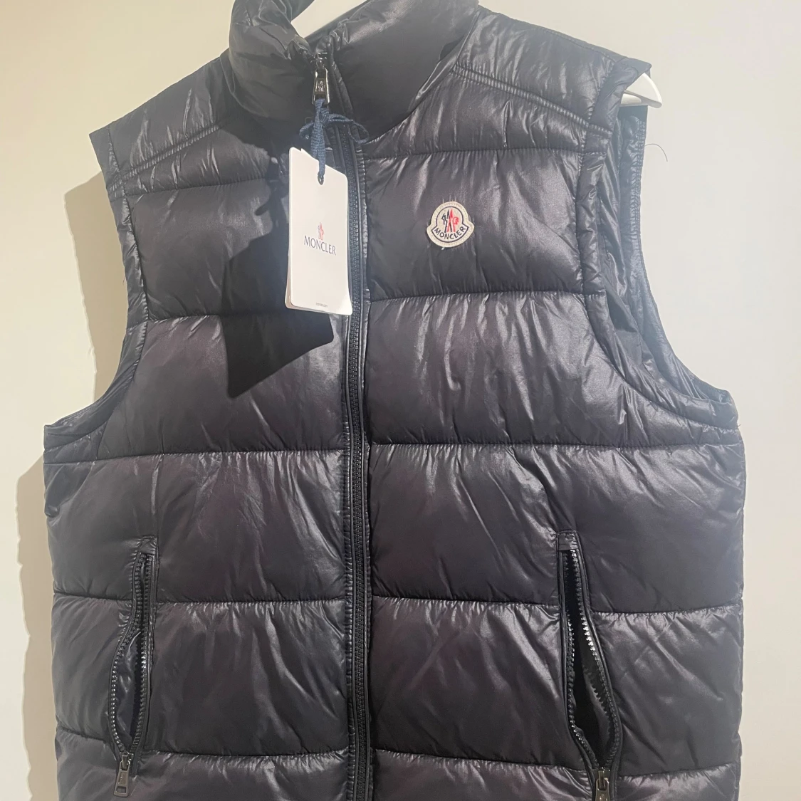 Svart dunväst från Moncler