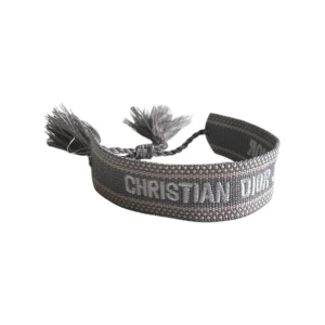 Christian dior armband - Helt ny dior armband. Fraktar inom 24 timmar. Oanvänd. Bästa kvalité ute på marknaden