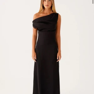 Svart satin långklänning peppermayo  - Peppermayo klänning. Oanvänd med prislapp kvar! 