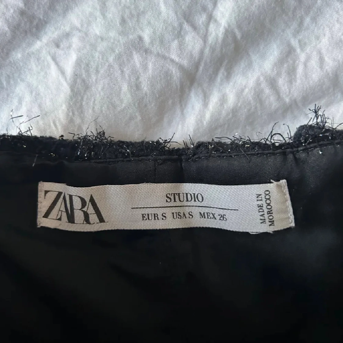 Svart glittrig topp från Zara  - 3